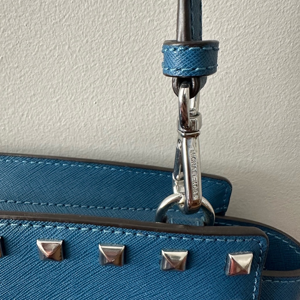 Michael Kors Blue Trapezoid Crossbody Bag with Studded Detailing - Picture 4 of 16